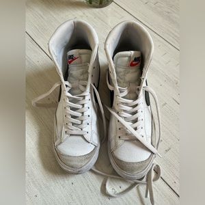 Nike blazers, size 5’5 men (7 in women)